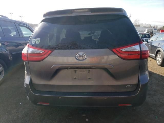 2016 Toyota Sienna XLE