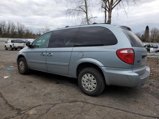 2005 Chrysler Town & Country LX