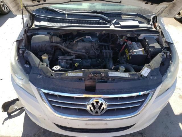 2009 Volkswagen Routan SE