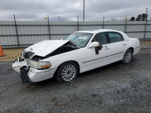 2005 Lincoln Town Car Signature Limited