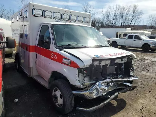 2019 Ford Econoline E350 Super Duty Cutaway Van