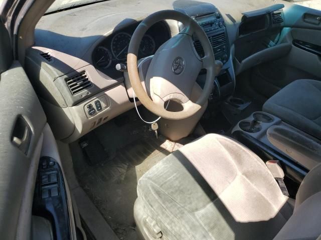 2004 Toyota Sienna CE