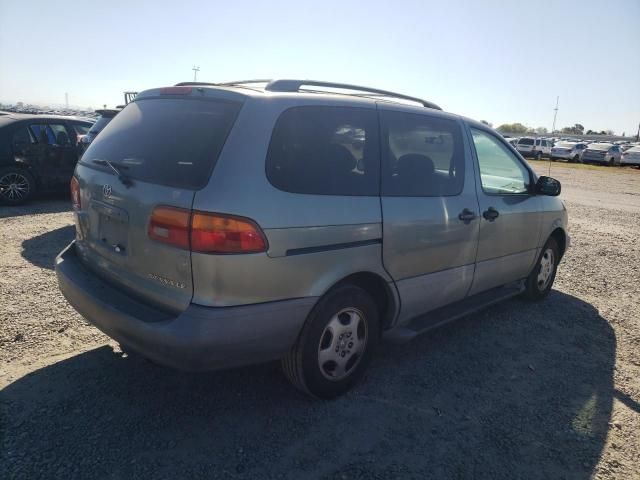 2000 Toyota Sienna LE