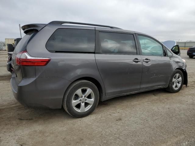 2017 Toyota Sienna LE