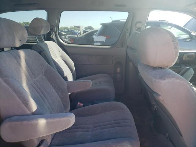 2000 Toyota Sienna LE