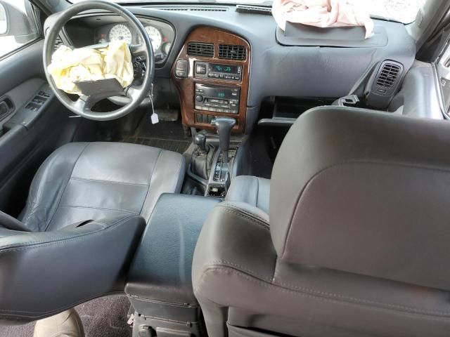 2000 Nissan Pathfinder LE