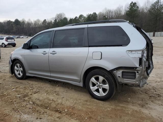 2018 Toyota Sienna LE