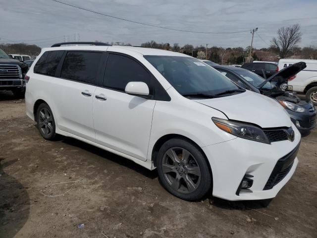 2019 Toyota Sienna SE