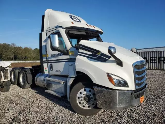 2021 Freightliner Cascadia 126