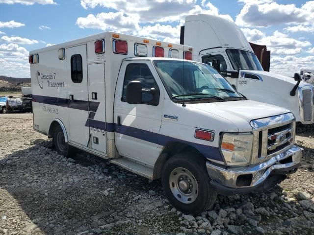 2012 Ford Econoline E350 Super Duty Cutaway Van