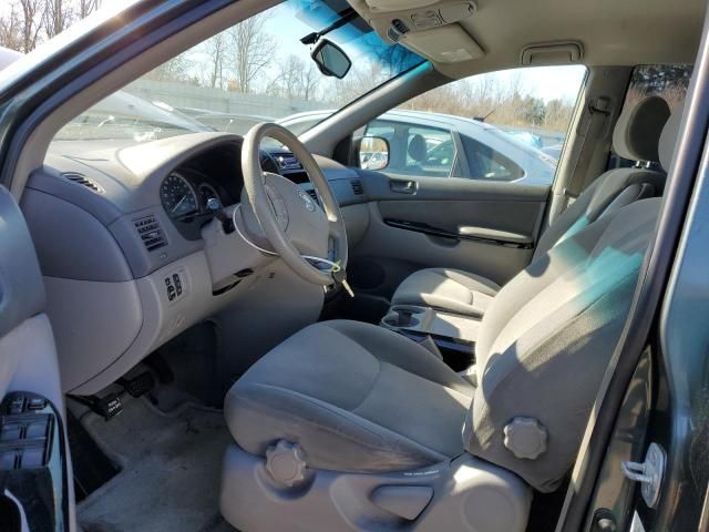 2004 Toyota Sienna LE