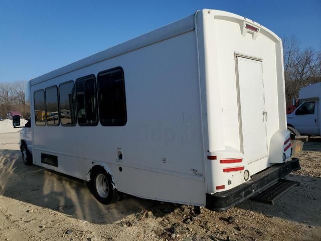 2016 Ford Econoline E450 Super Duty Cutaway Van