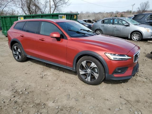 2021 Volvo V60 Cross Country T5 Momentum