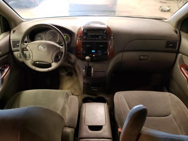 2004 Toyota Sienna XLE