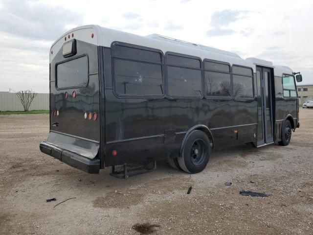 2001 Freightliner Chassis M Line Shuttle Bus