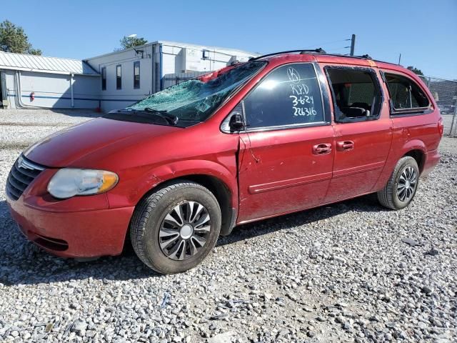 2005 Chrysler Town & Country LX