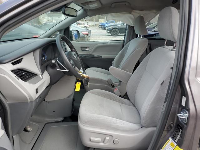 2019 Toyota Sienna LE