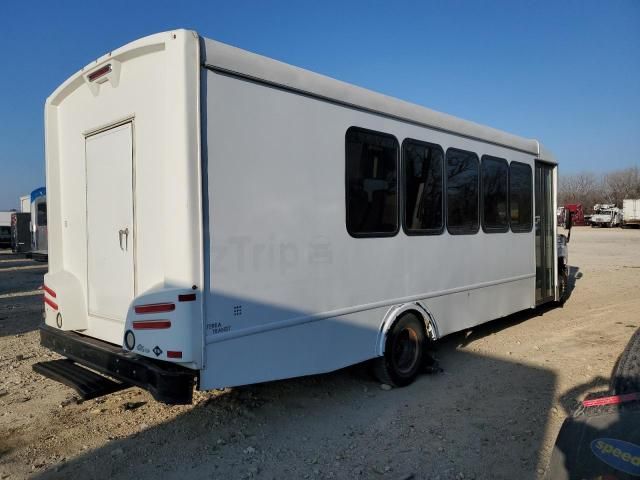 2016 Ford Econoline E450 Super Duty Cutaway Van