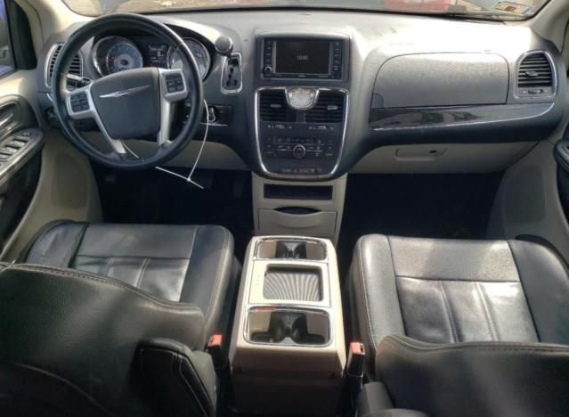 2013 Chrysler Town & Country Touring