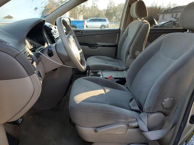 2005 Toyota Sienna CE