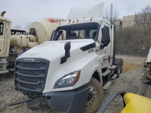 2020 Freightliner Cascadia 126