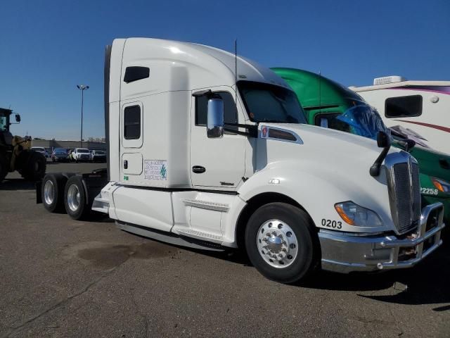 2016 Kenworth Construction T680