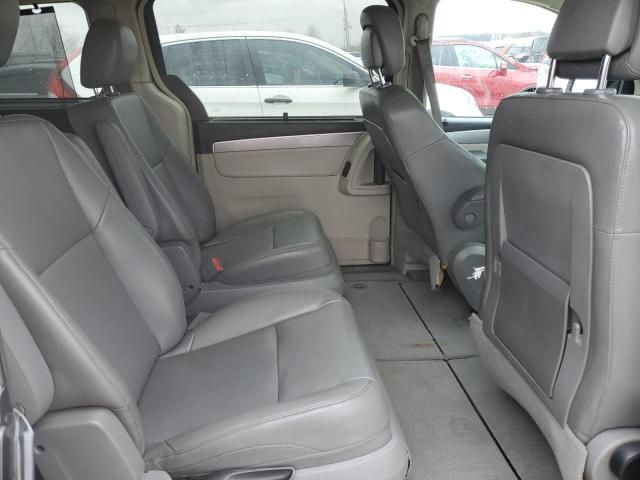 2012 Volkswagen Routan SE