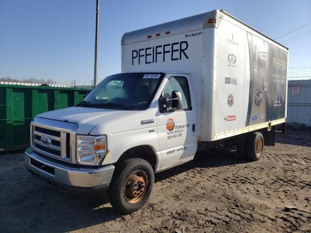 2014 Ford Econoline E350 Super Duty Cutaway Van