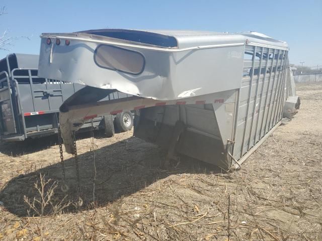 2002 Titan Horse Trailer