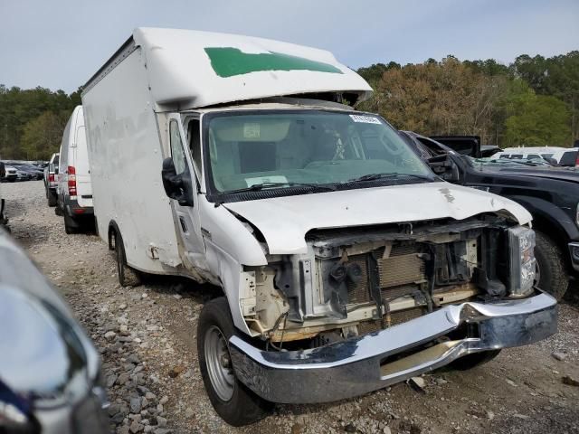 2015 Ford Econoline E350 Super Duty Cutaway Van