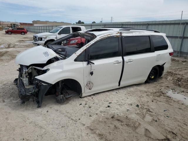 2019 Toyota Sienna XLE