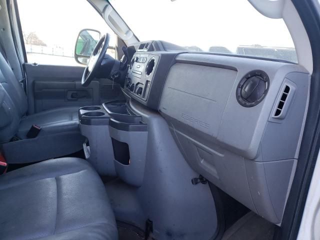 2014 Ford Econoline E350 Super Duty Cutaway Van