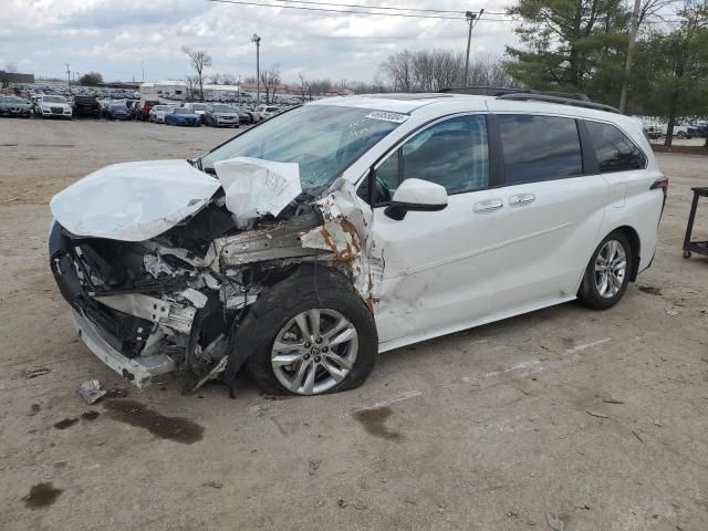 2022 Toyota Sienna XLE