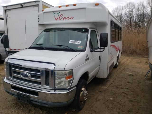 2012 Ford Econoline E450 Super Duty Cutaway Van