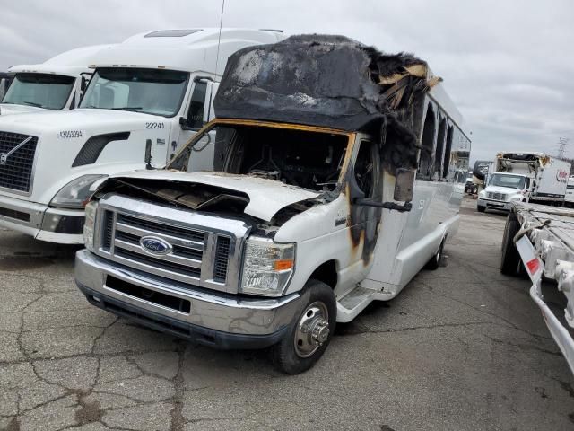 2011 Ford Econoline E450 Super Duty Cutaway Van