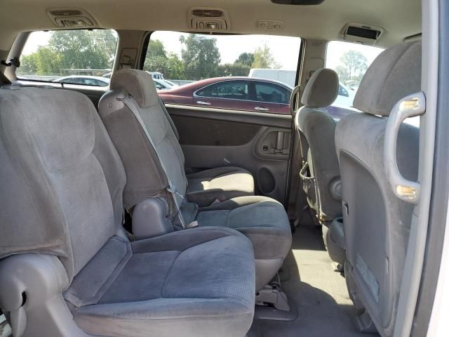 2004 Toyota Sienna CE