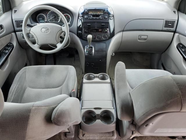 2005 Toyota Sienna LE