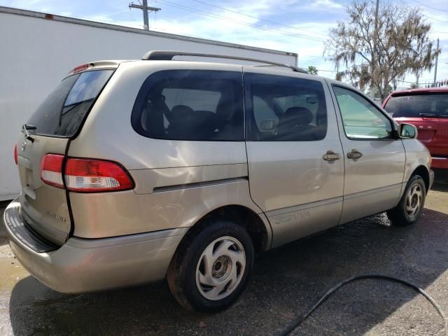 2002 Toyota Sienna LE