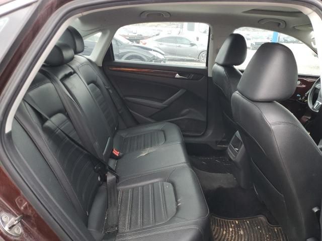 2012 Volkswagen Passat SEL