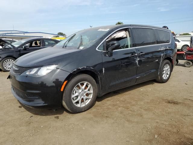 2024 Chrysler Voyager LX