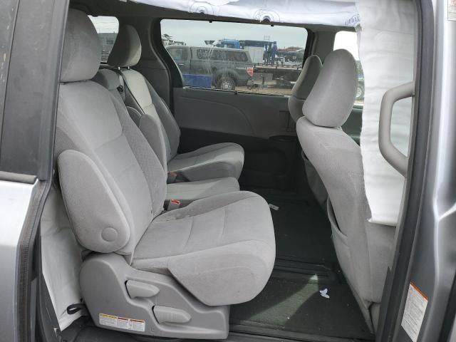 2016 Toyota Sienna LE