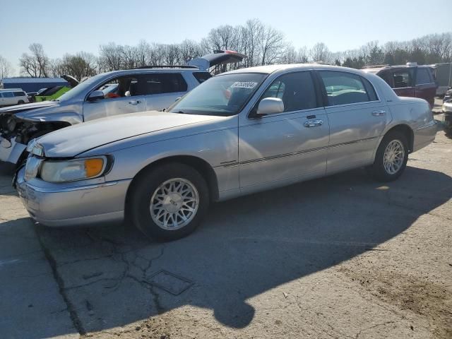 1999 Lincoln Town Car Signature