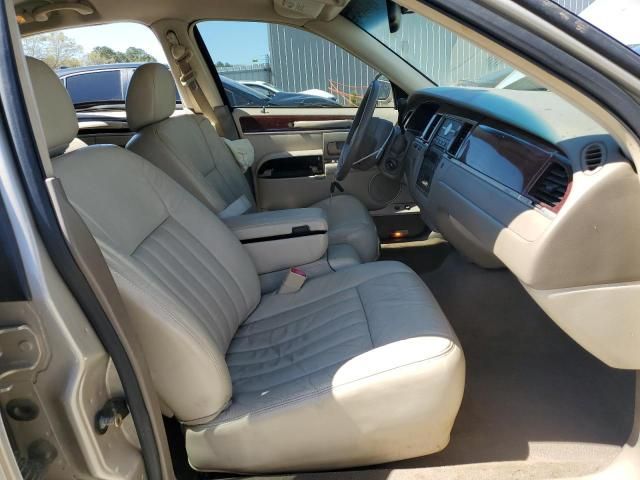 2005 Lincoln Town Car Signature