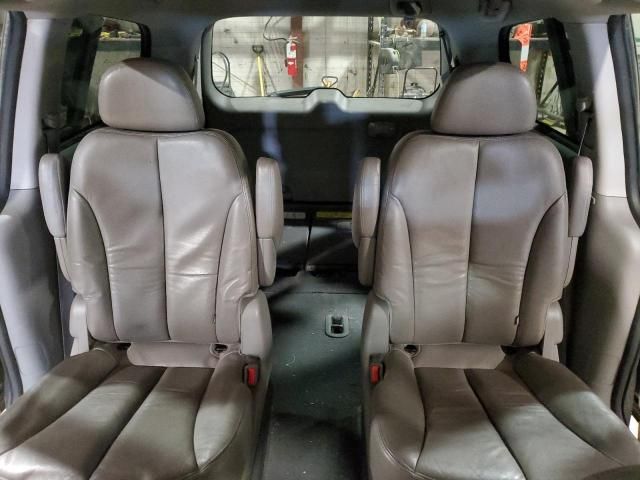 2011 KIA Sedona EX