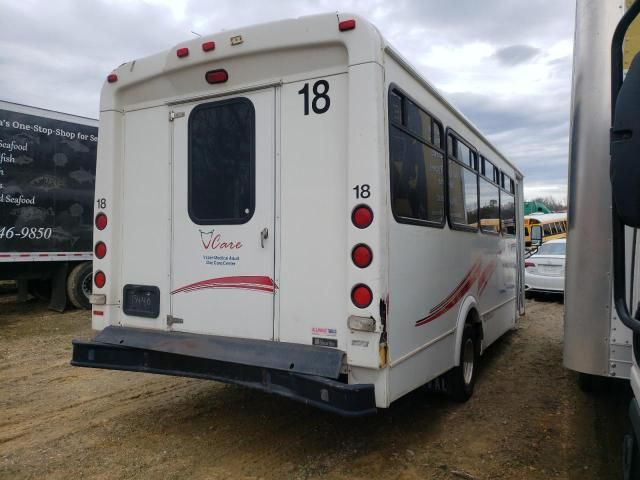 2012 Ford Econoline E450 Super Duty Cutaway Van