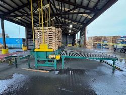 Salvage trucks for sale at Woodburn, OR auction: 2000 Othi Pallet SOR