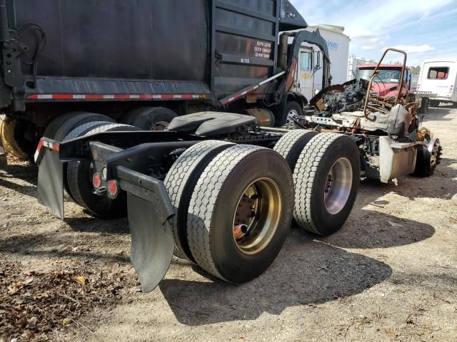 2016 Freightliner Cascadia 113