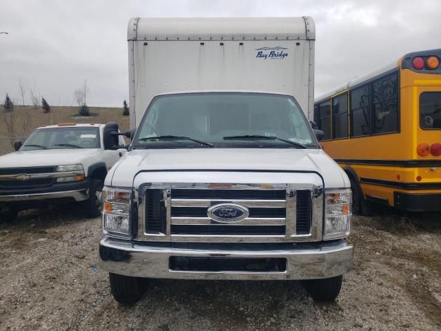 2022 Ford Econoline E450 Super Duty Cutaway Van