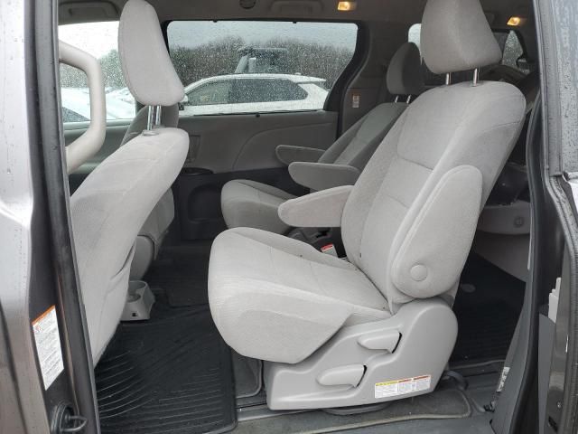 2019 Toyota Sienna LE