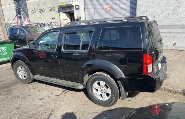 2005 Nissan Pathfinder LE